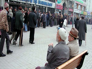 Emeklilerin eksik yatan aylıkları ödeniyor