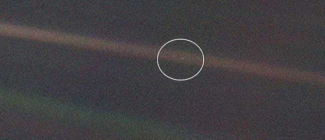 Burası Dünya, sadece minik bir leke!