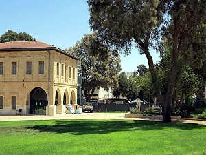 Beersheva Camisi'nde içki festivali düzenlemek ateşle oynamaktır