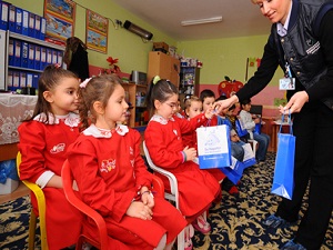 Büyükşehir'den öğrencilere 20 bin kırtasiye seti