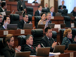 Kırgızistan'ın yeni hükümeti yemin etti