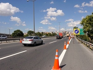 TEM Otoyolu'nun kapatılan şeritleri trafiğe açıldı