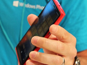 Nokia, Apple ve Samsung'a kafa tutuyor!