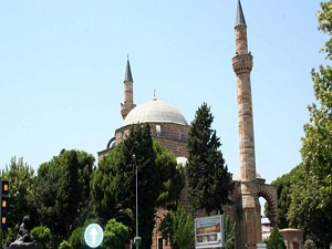 Asırlık camiler restore ediliyor