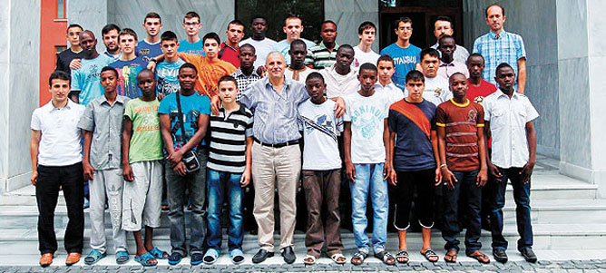 Bu imam hatip lisesi Birleşmiş Milletler gibi