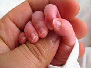 Bebeği taşırken fıtık olmayın