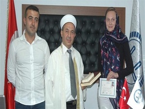 Moldovalı kadın Müslüman oldu