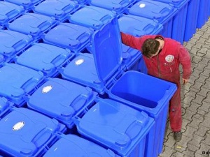 Komşu kurtuluşu çöpte buldu