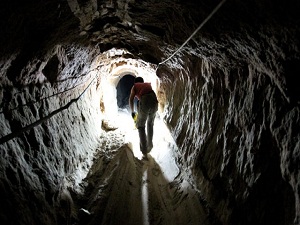 Tünel Üstlerine Yıkıldı