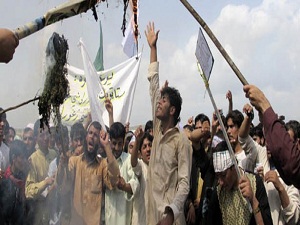 Afganistan'daki film tepkisi anayolu kapattı