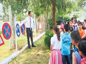 Trafik eğitimi, ana kucağında başlar