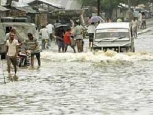 Muson mevsiminde 1.5 milyon kişi evsiz