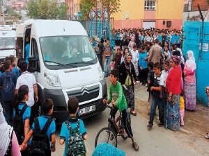 Öğrencilerin zor seçimi: Servis mi ders mi?