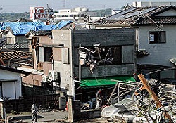 Tokyo'ya ilerleyen kasırgada 50 kişi yaralandı