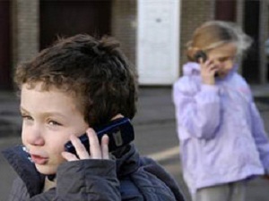 Çocuklara cep telefonu vermeyin!