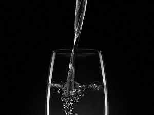 Hamile bayanlar yazın bol su içmeli