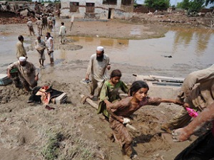 Pakistan'da selin yaraları sarılamadı