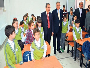 Suriyeli minikler için okul zili yeni çaldı