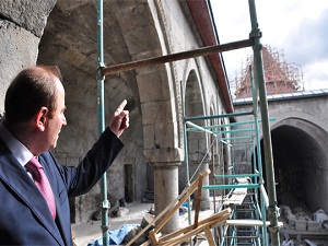 Çifte minareler yeniden doğuyor