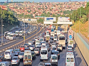 ‘Yaşlı araçlara düşük vergi uygulaması yanlış’