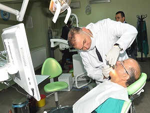 İmplant tedavisi, dişsizlik problemi yaşayanların umudu oldu