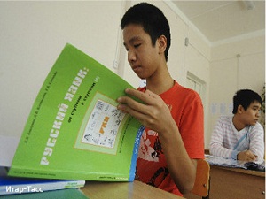 Rusya'da Orta Asyalı göçmen çocukları okula kampanyası