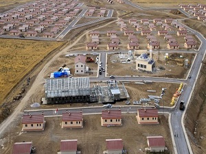 Van'daki deprem konutlarında anahtar heyecanı