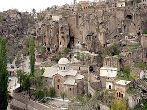 Kapadokya'da Camiler Turist Akınına Uğruyor