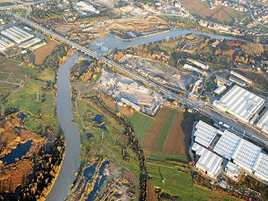 Sakarya Nehri kıvrım kıvrım kir akıyor