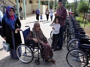 Mezarlıkta Yaşlılar İçin Tekerlekli Sandalye Hizmeti