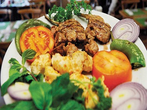 Kurban sofrasında salataya yer açın