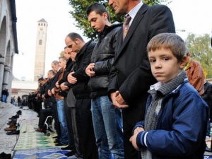 Balkanlar'da Müslümanlar camilere akın etti