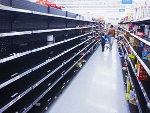 ABD Sandy’yi bekliyor: Halk marketlere akın etti, reyonlar boşaldı