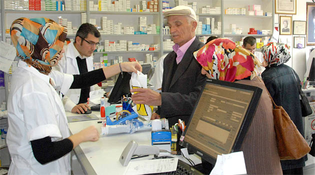 Eczaneler, 1 Ocak'tan itibaren e-reçete yazmayan doktorun ilacını vermeyecek