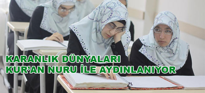 Karanlık dünyaları Kur’an nuru ile aydınlanıyor
