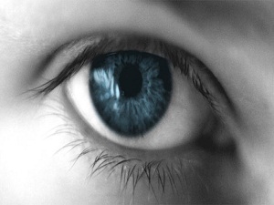 Göz kuruluğu, görme kayıplarına yol açabilir