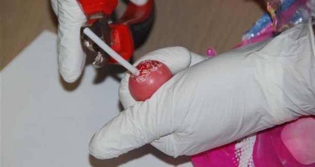 Uyuşturucuya lolipop şekeri süsü vermişler