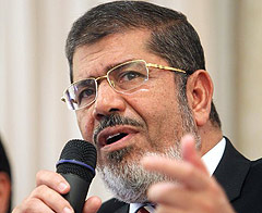 Mursi, iki ayrı ülke tarafından davet edildi