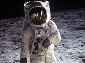 Bu astronot bunu nasıl başardı? (video)