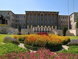 Meclis'te ziyaretçi girişine çeki düzen