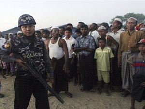 Myanmar demokrasisi! Arakan'a uğramadı