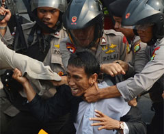 Endonezya'da bombalı saldırı girişimi