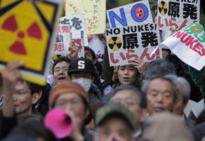 Japonya'da nükleer reaktörlerin yeniden açılmasına tepki