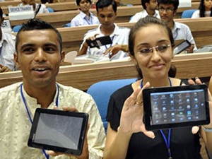 Hindistan'dan iPad'e rakip 21 dolarlık tablet!