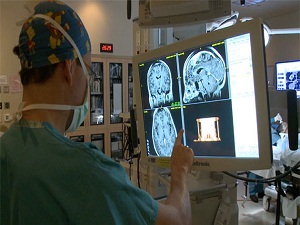 Bitkisel hayattaki hasta, 10 yıl sonra doktorları ile iletişim kurdu