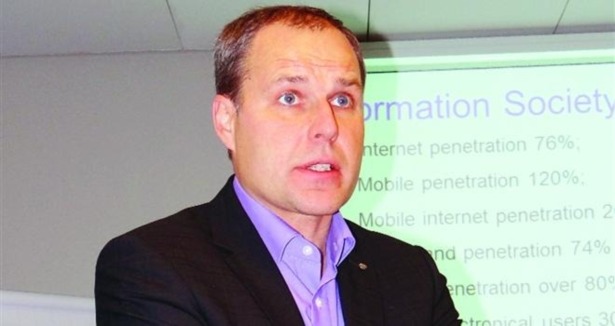 Pasaport 'cep'te oy pusulası nette