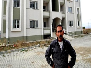 Hasarlı evlerin yıkımını ertelettiren unutkanlık