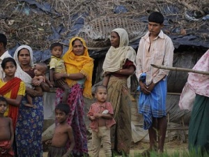 Çin'den Arakan'daki evsizlere yardım