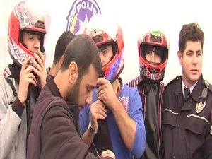 Emniyetten vatandaşlara bin 500 kask