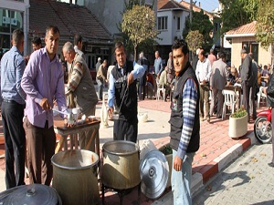 3 bin kişiye aşure dağıtıldı